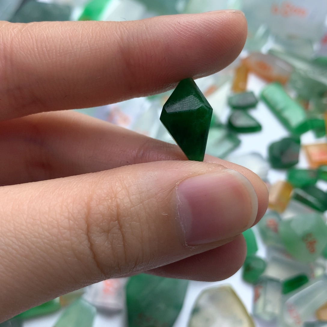 定制翡翠未镶嵌缅甸翡翠原石