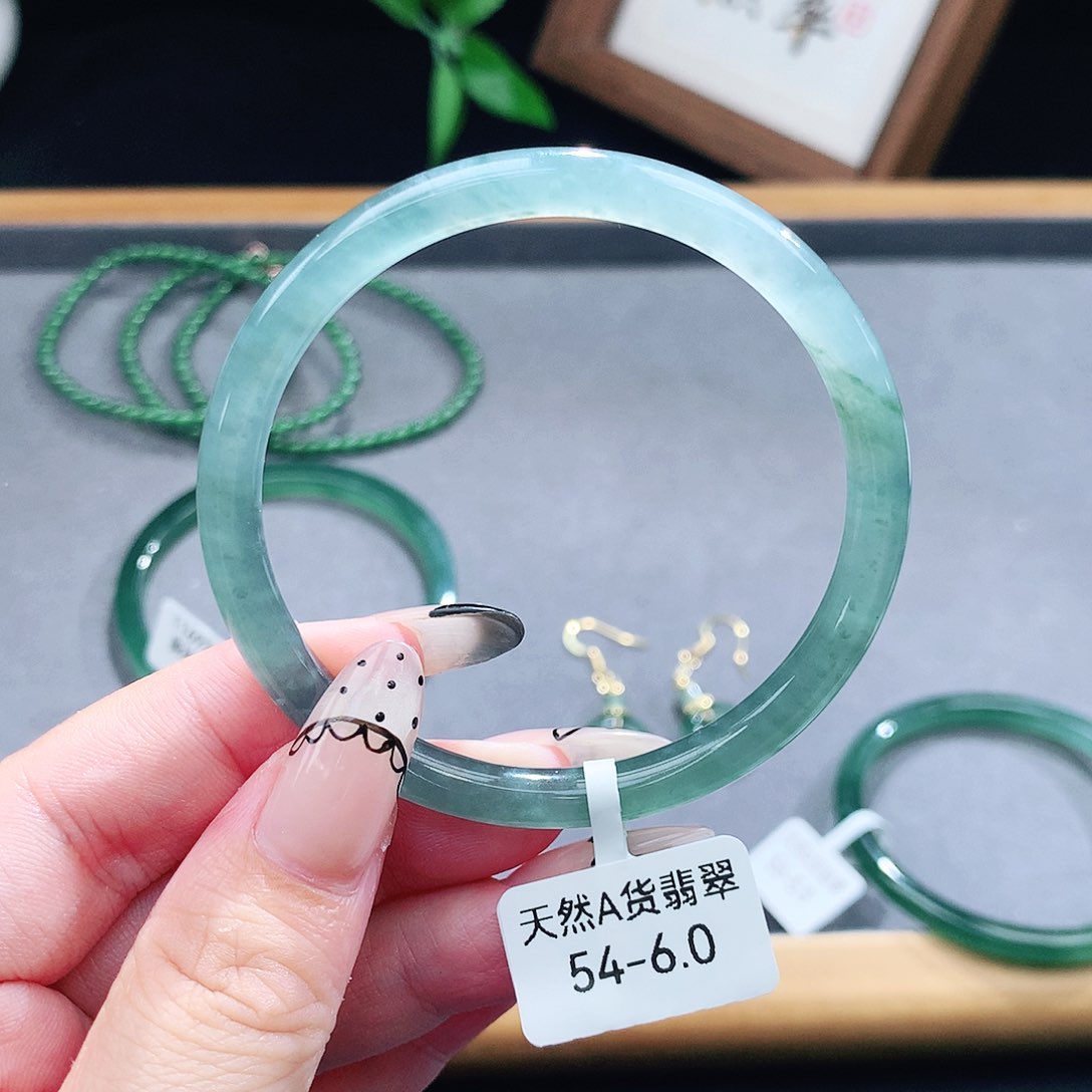 翡翠手镯（圆镯）未镶嵌