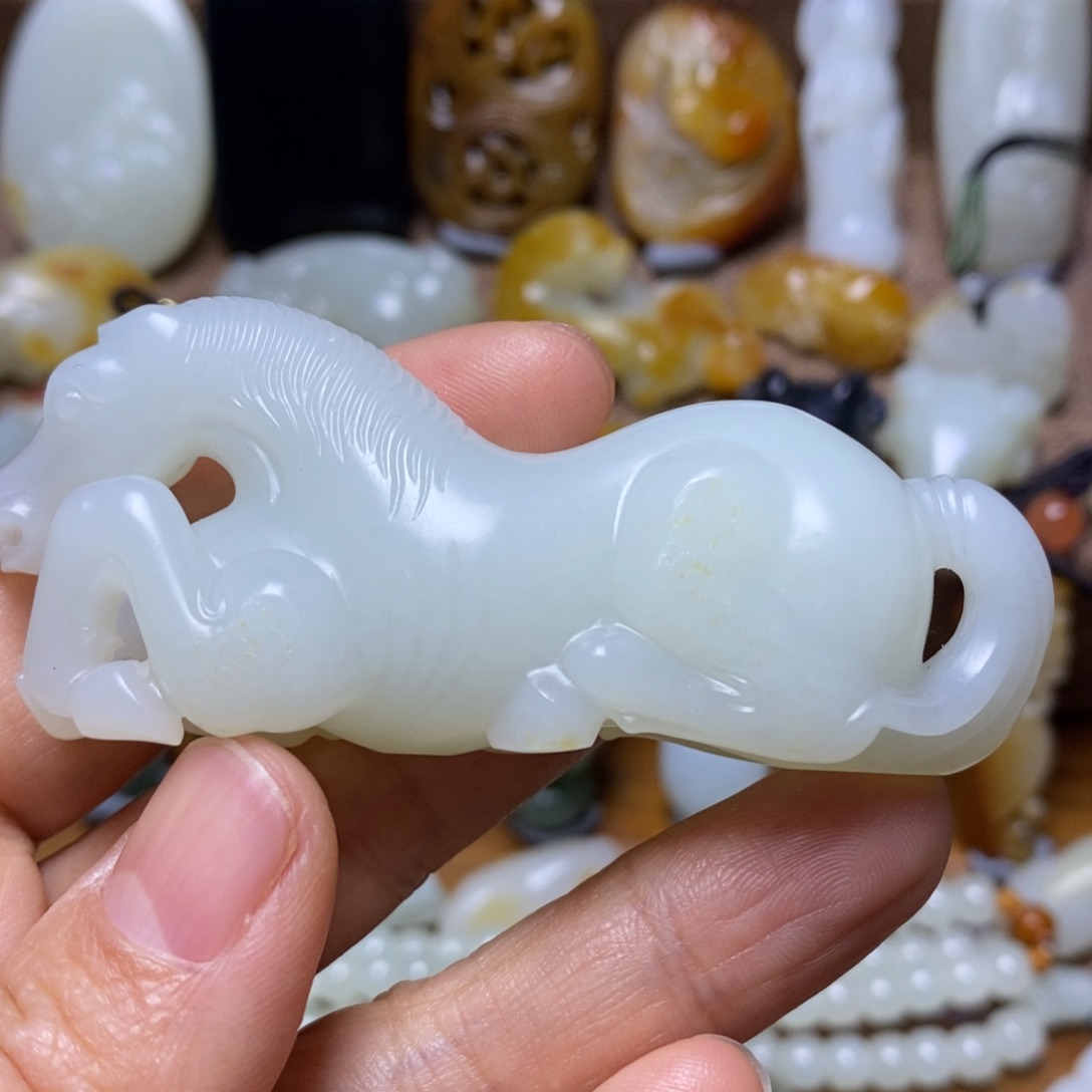 和田玉颈饰未镶嵌拎***侠