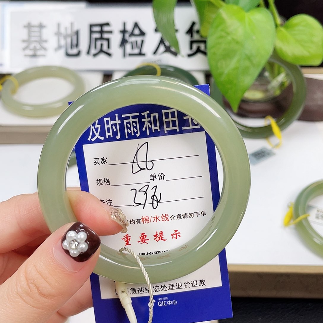 和田玉手镯未镶嵌音***然