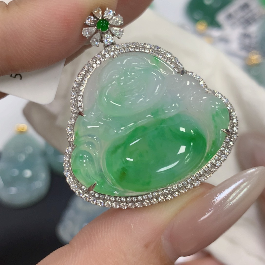 颈饰18K金镶嵌翡翠