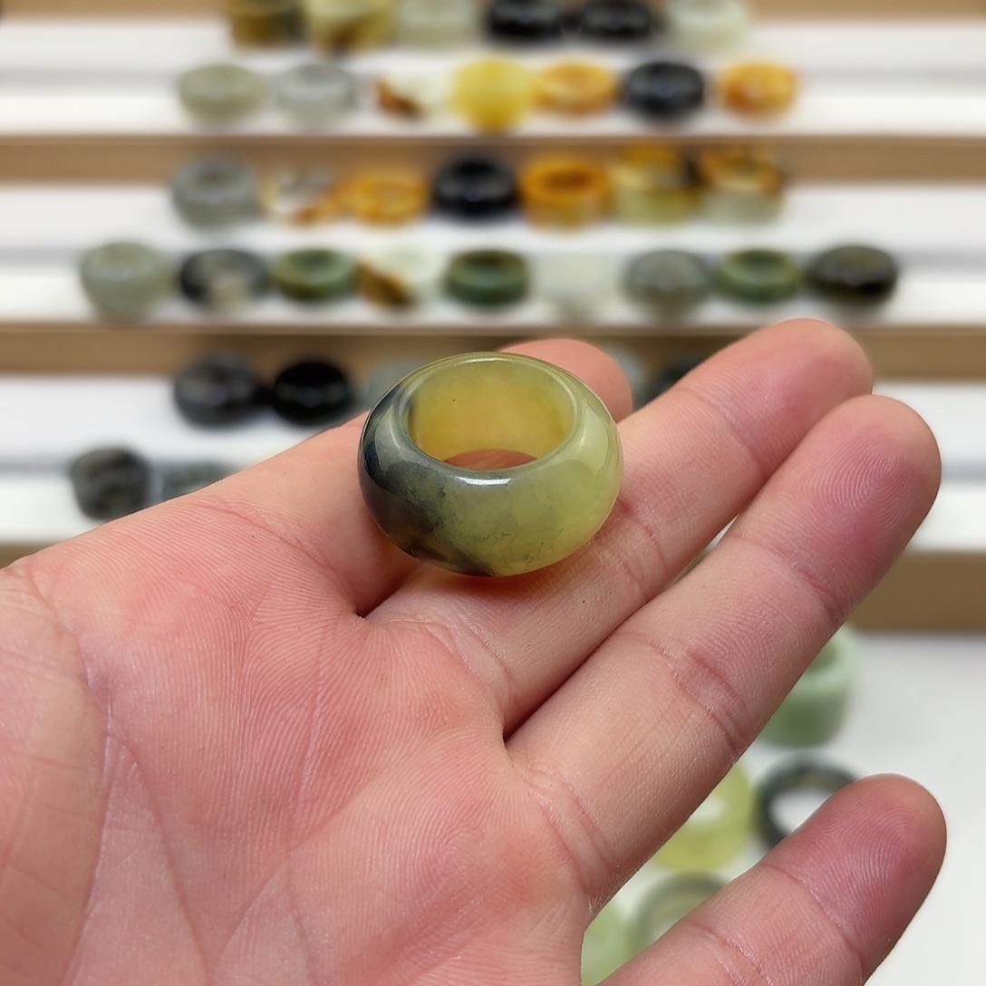 蛇纹石玉未镶嵌戒指