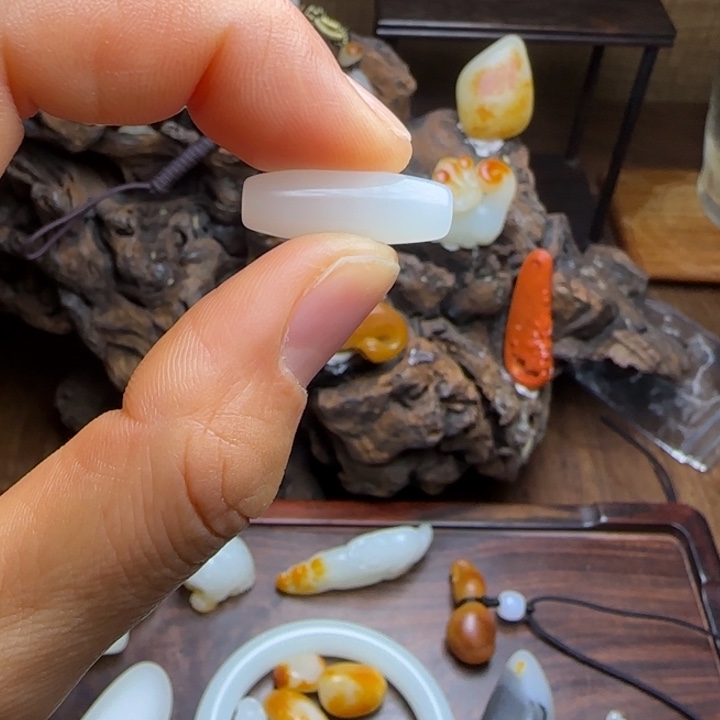 和田玉未镶嵌车挂