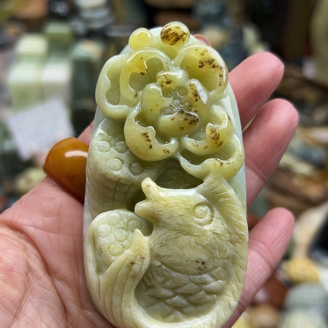岫玉未镶嵌颈饰花玉手玩鱼带草