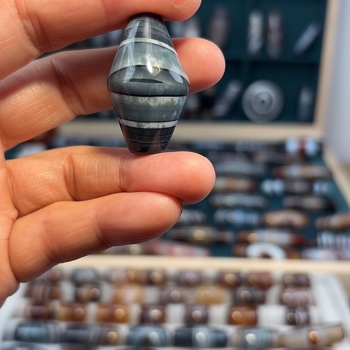 古***@玛瑙/玉髓合金珠宝奇石