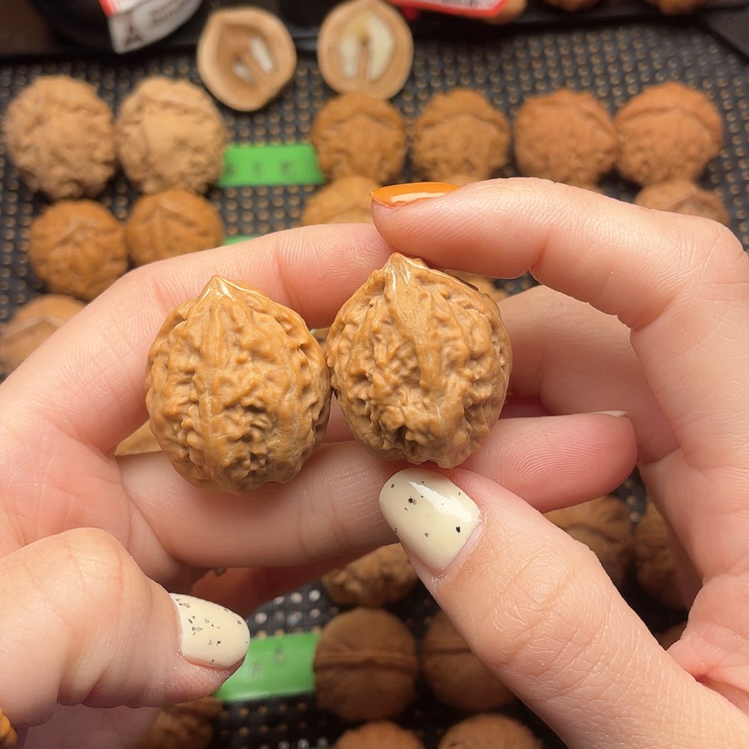 文玩核桃吊坠28尺全品绣球元宝0000