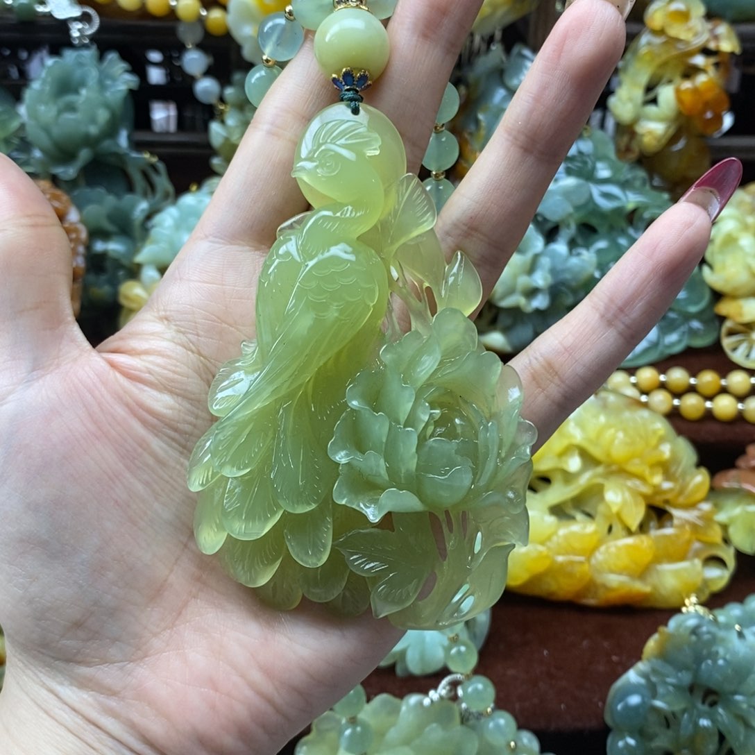 蛇纹石玉挂件未镶嵌