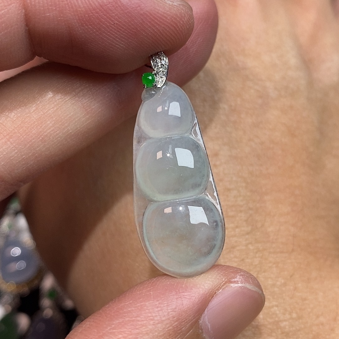 翡翠颈饰18K金镶嵌豆子