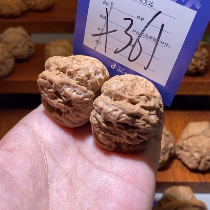 文玩核桃把件在一起就a 361