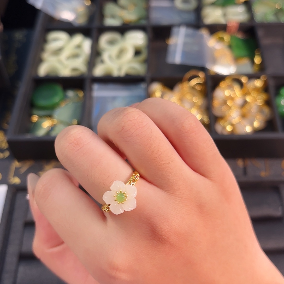 未镶嵌手链和田玉白玉花花戒指
