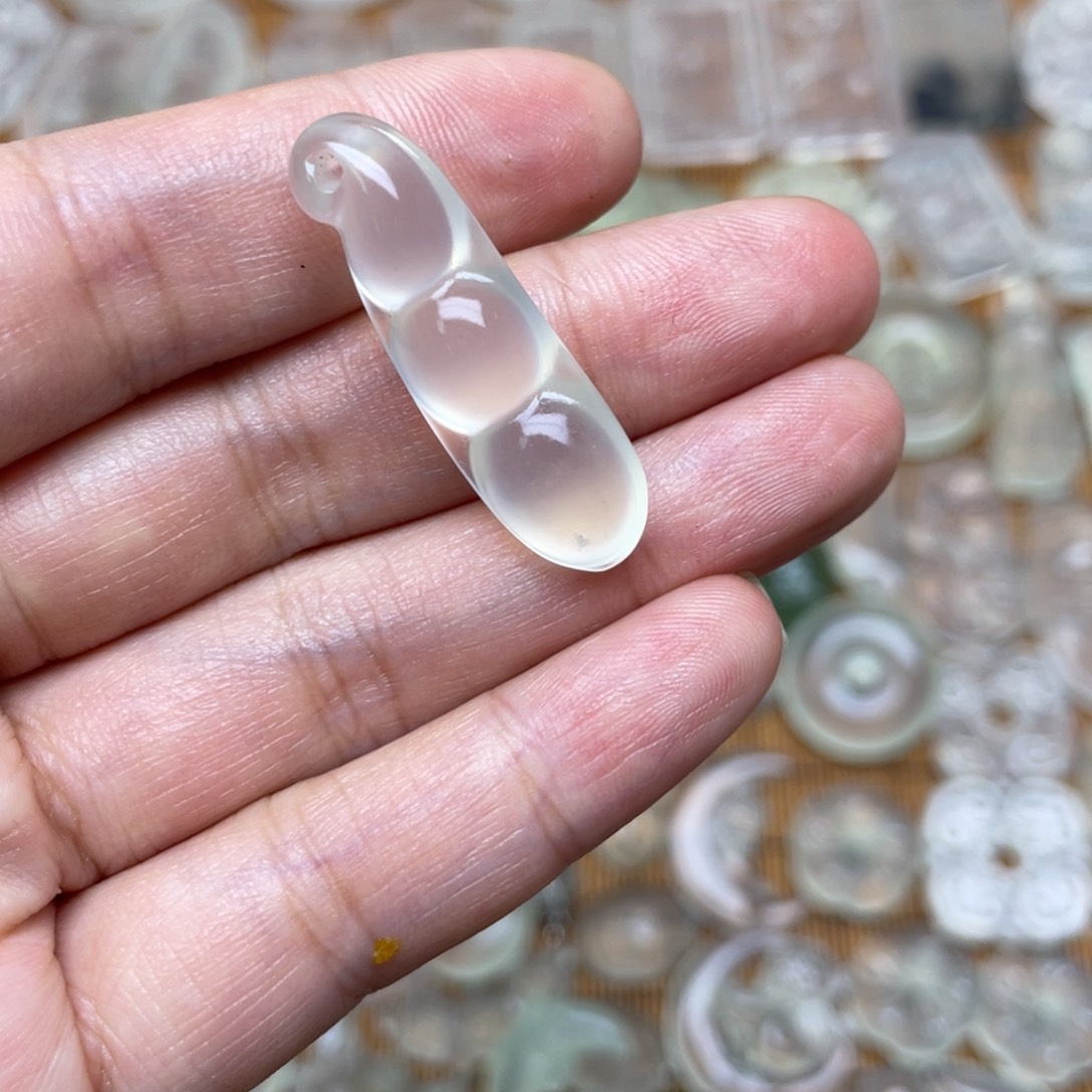 未镶嵌蛇纹石玉颈饰