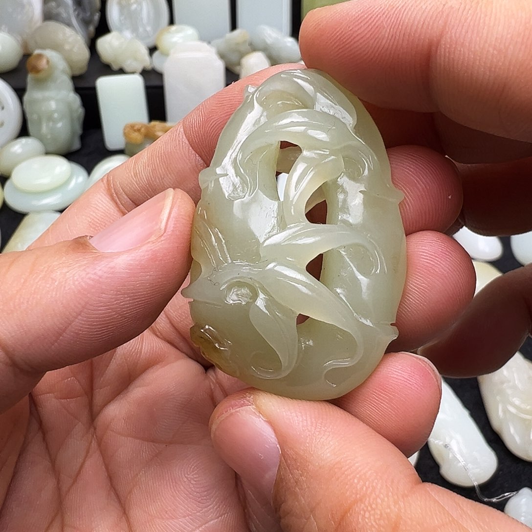 和田玉未镶嵌颈饰