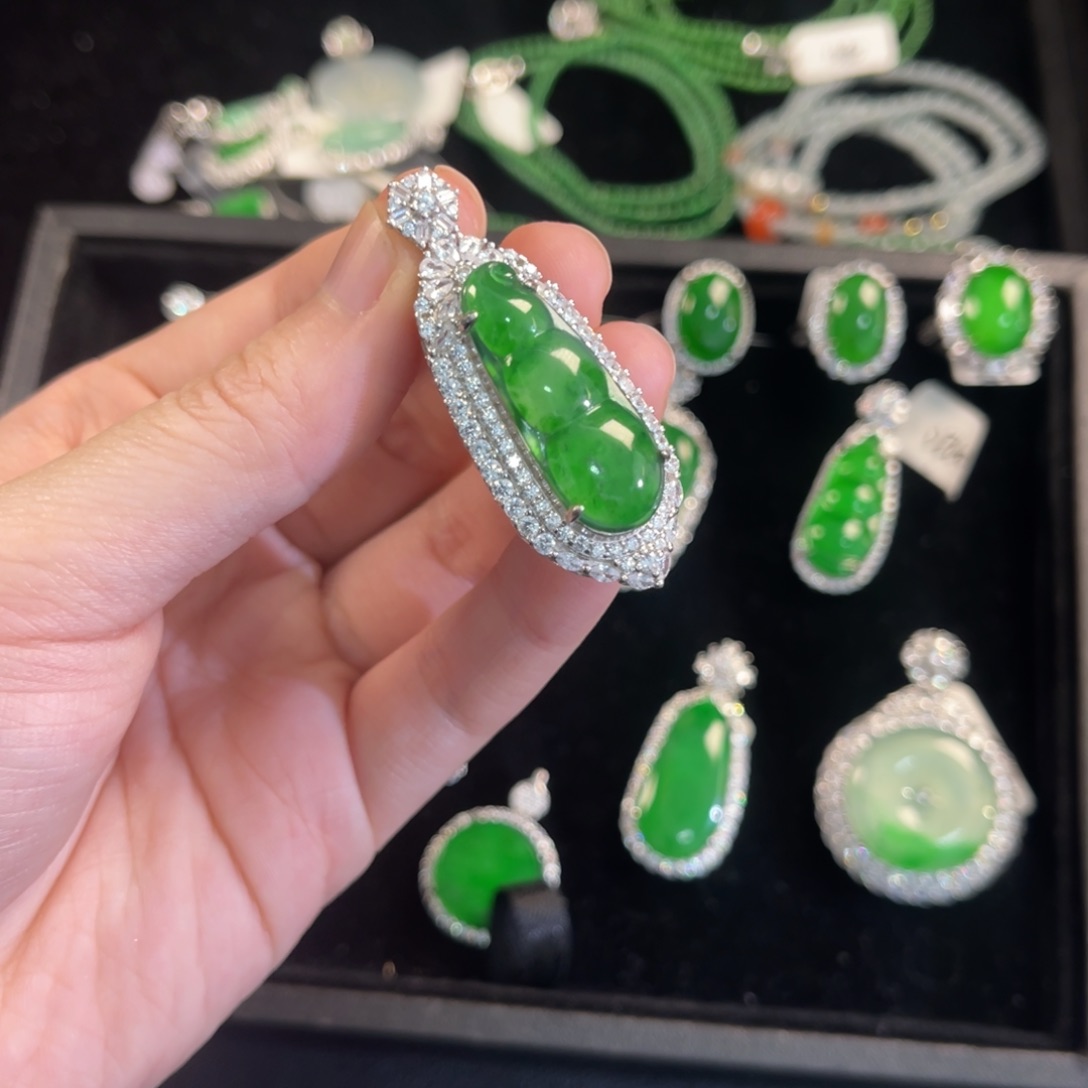 翡翠银S925镶嵌戒指福豆吊坠