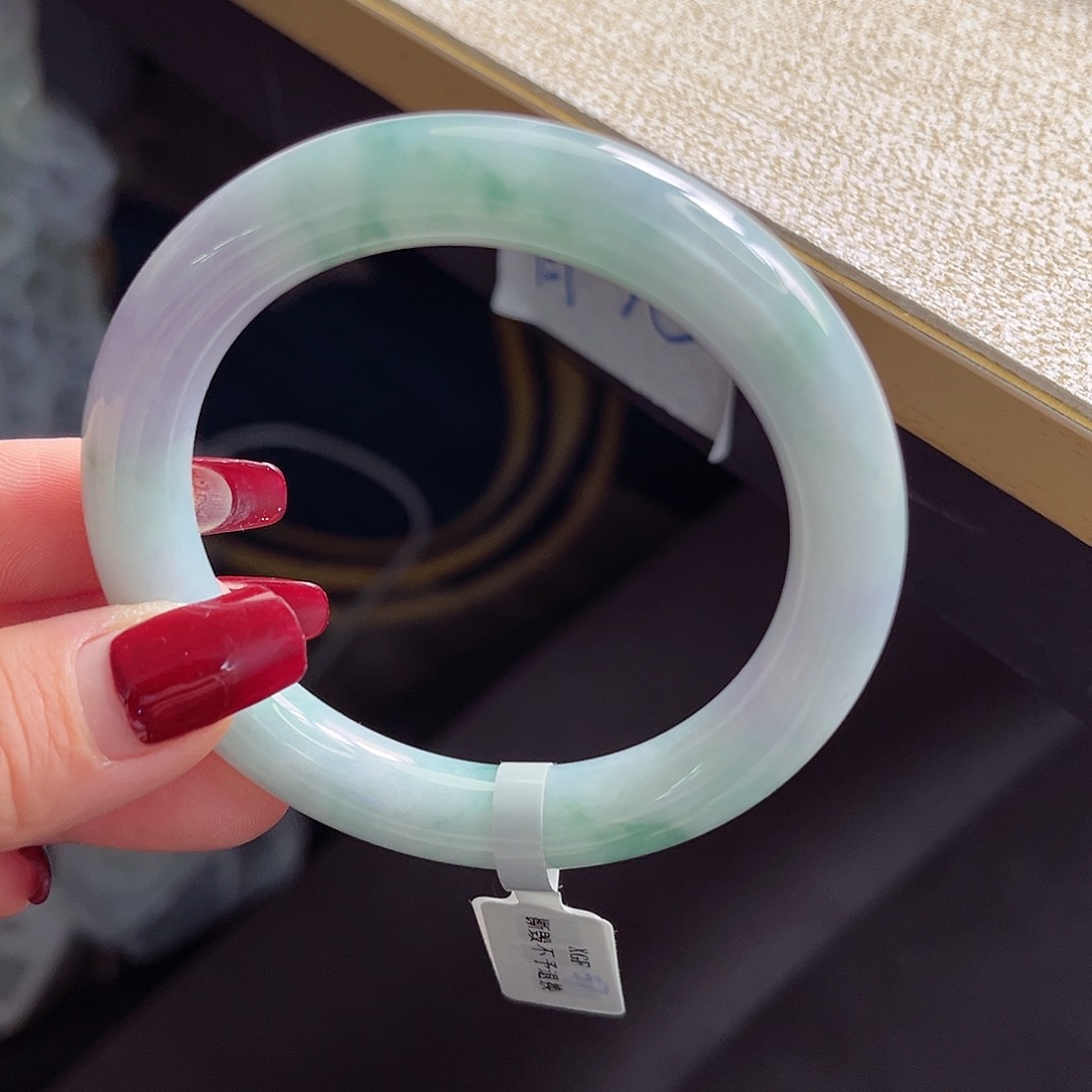 翡翠手镯未镶嵌手镯