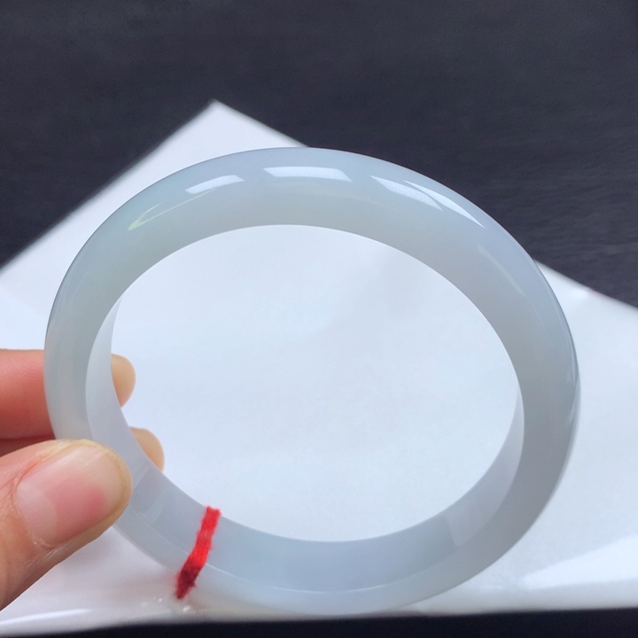 翡翠手镯未镶嵌61圈