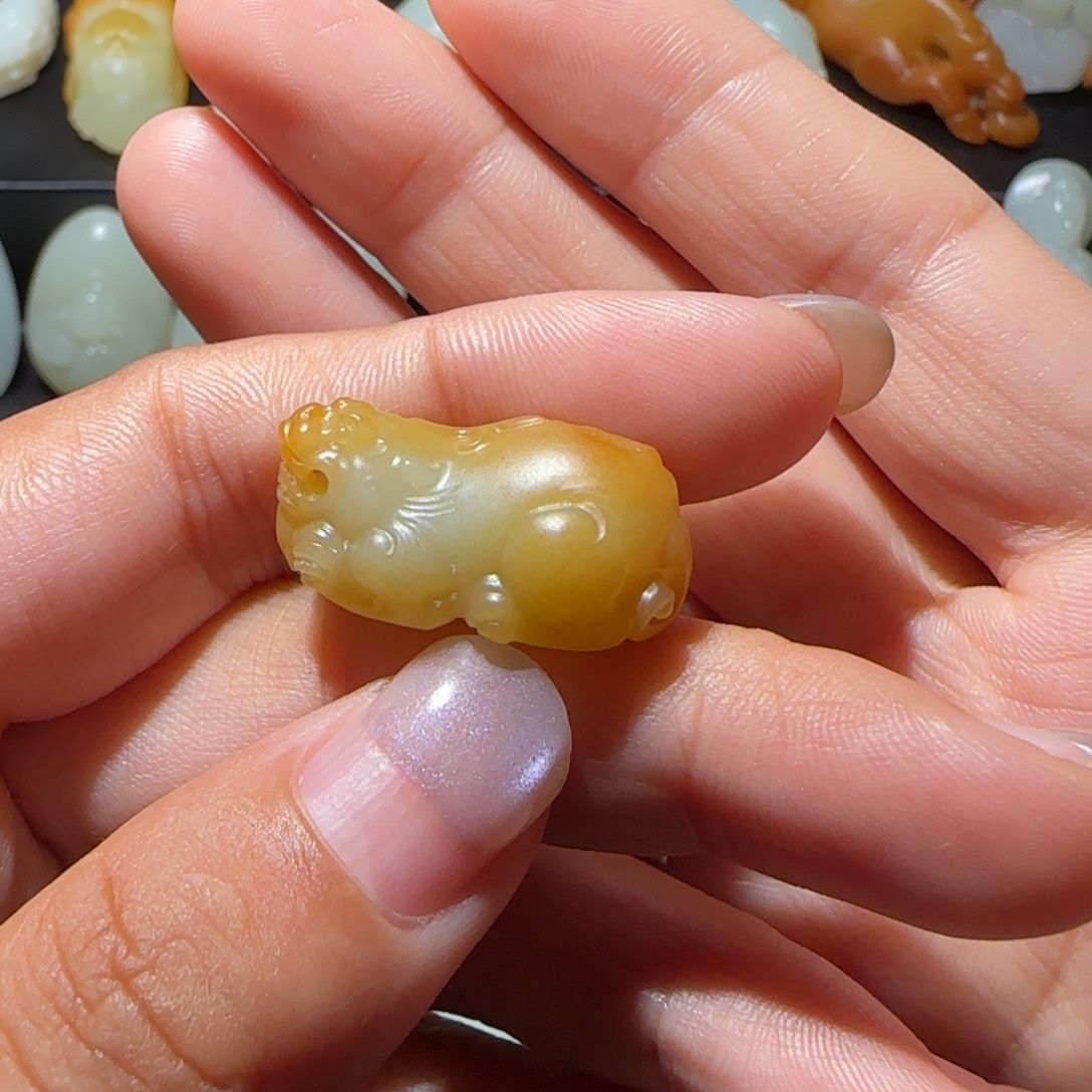 大***8和田玉未镶嵌颈饰
