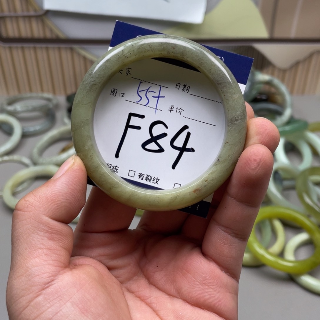 岫玉手镯手镯未镶嵌