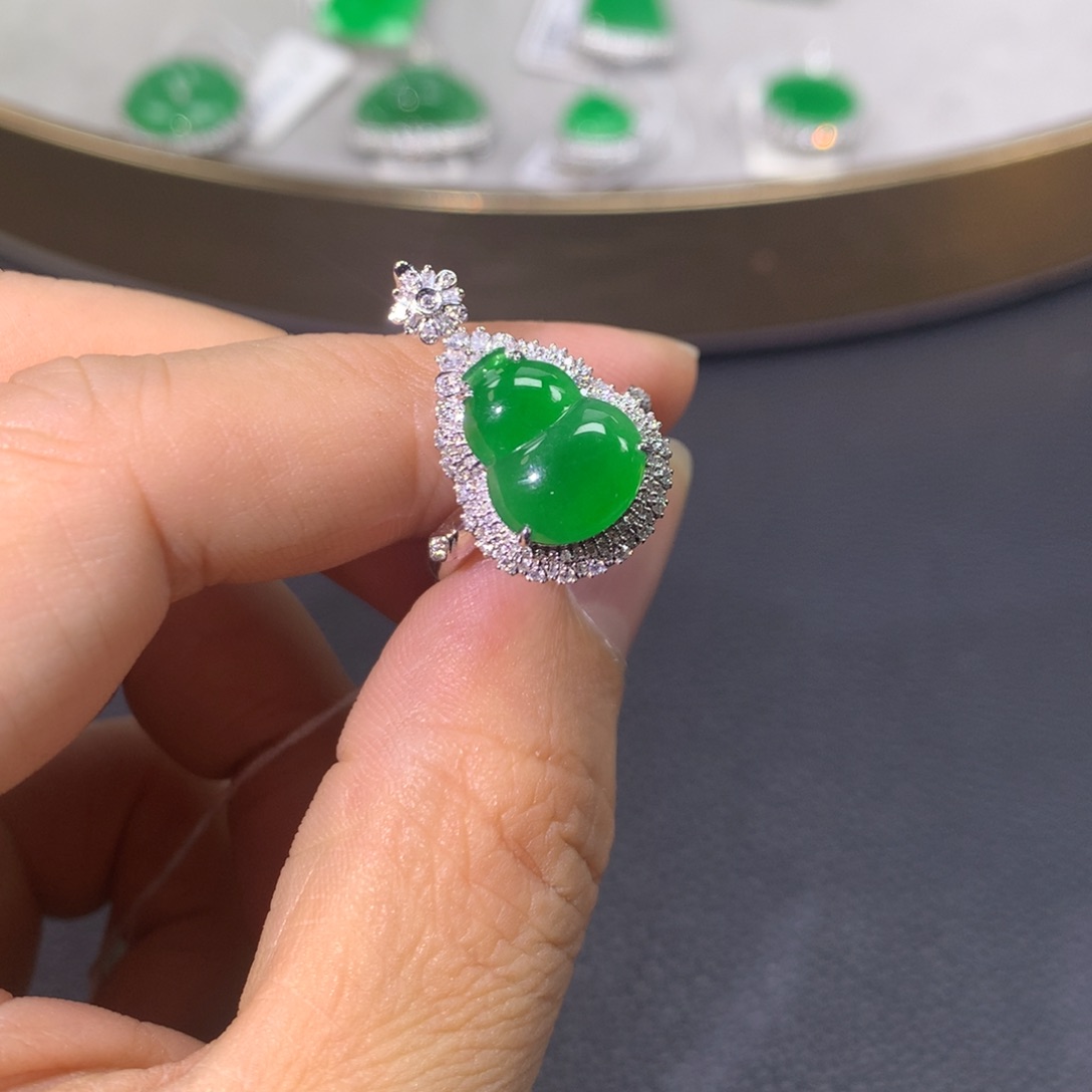 翡翠戒指18K金镶嵌翡翠