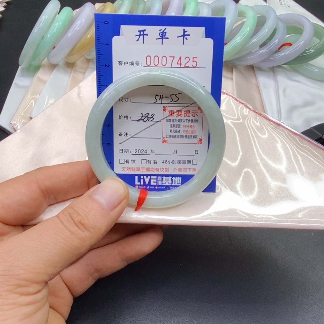 翡翠手镯未镶嵌翡翠