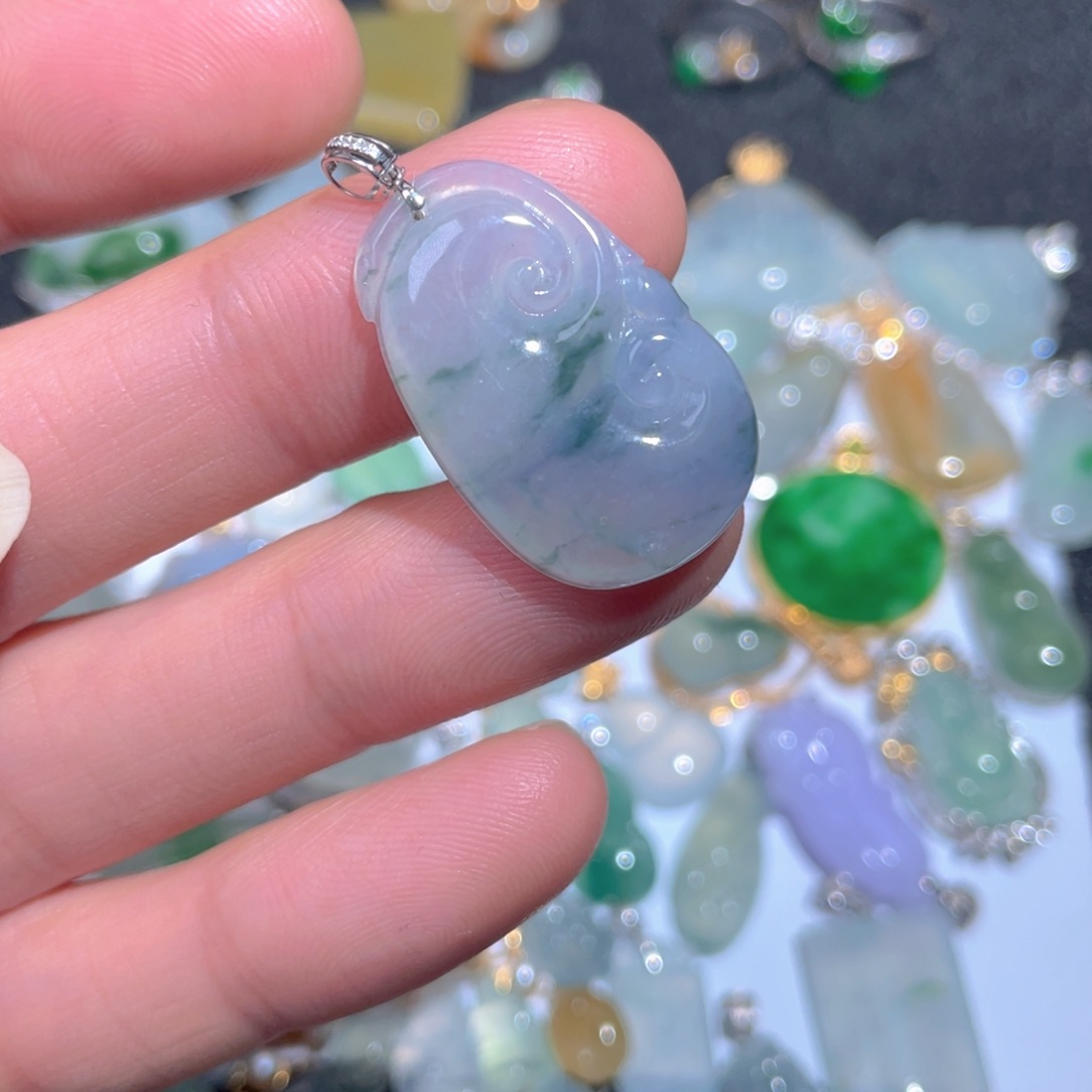 翡翠颈饰18K金镶嵌翡翠