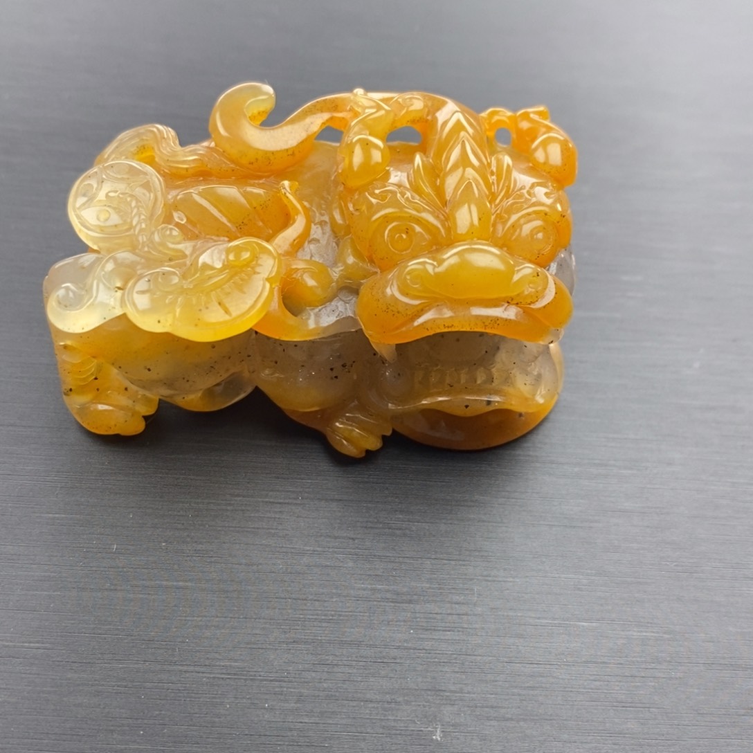 石英质玉（黄龙玉）未镶嵌颈饰