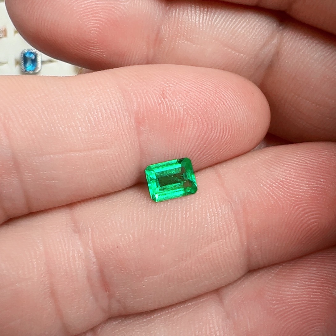 祖母绿裸石未镶嵌