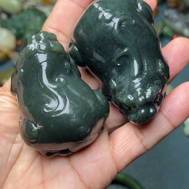 和田玉未镶嵌把件