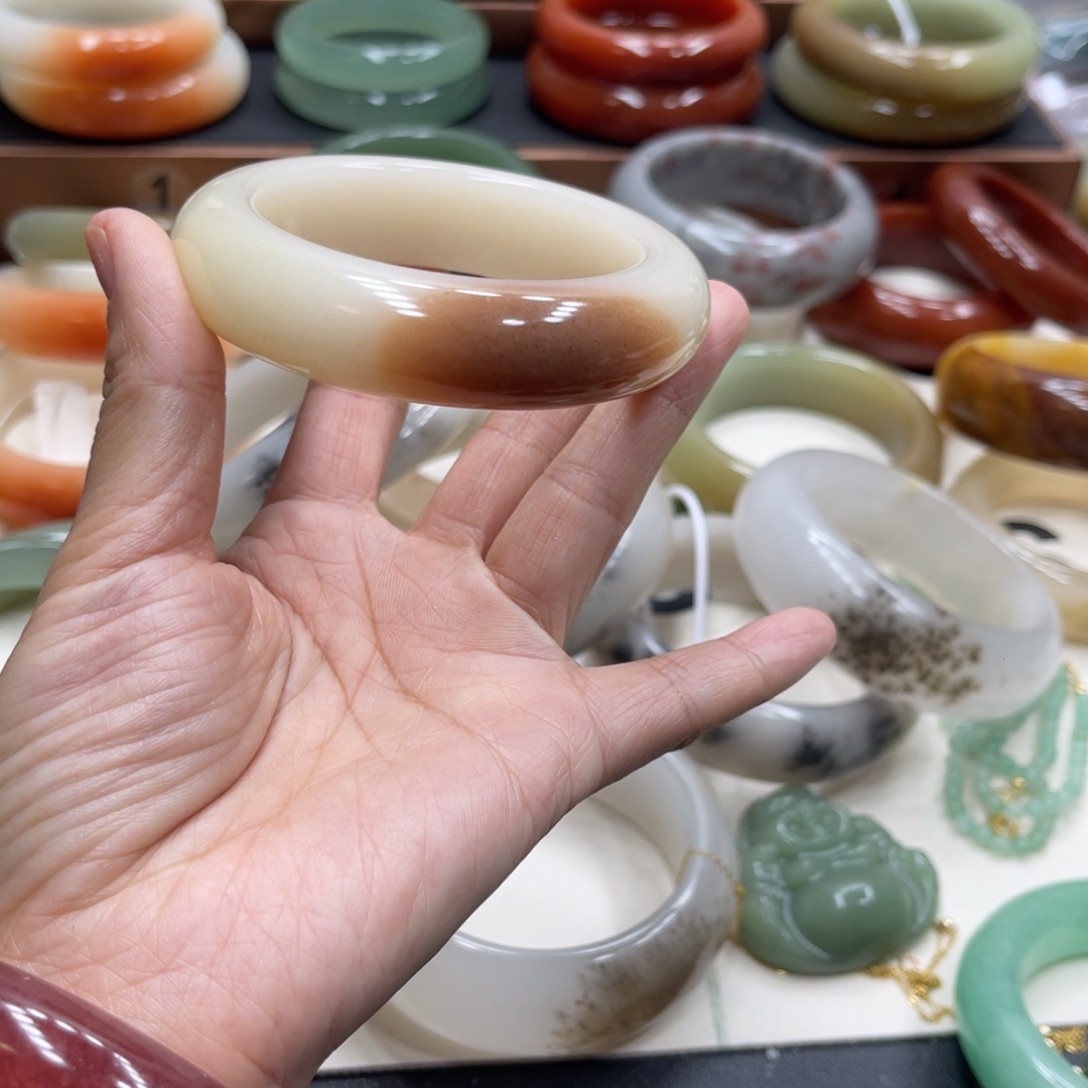 石英岩玉未镶嵌珠宝奇石
