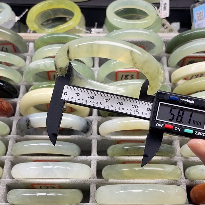 蛇纹石玉未镶嵌手镯182