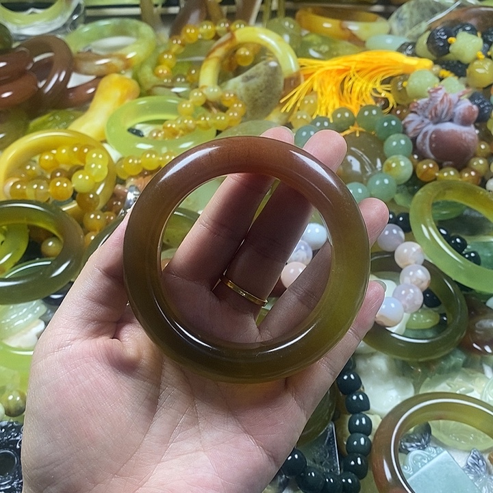 壹***红蛇纹石玉未镶嵌颈饰