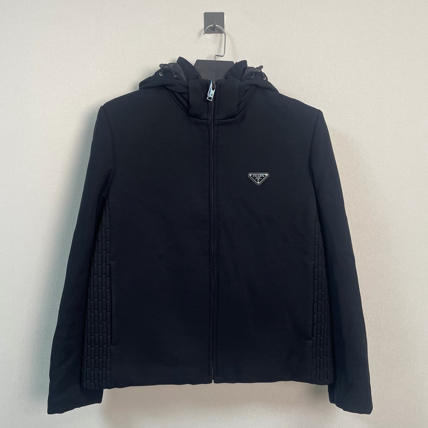 99新 Prada/普拉达 24fw纯色连帽拉链棉服夹克/46码/价26800