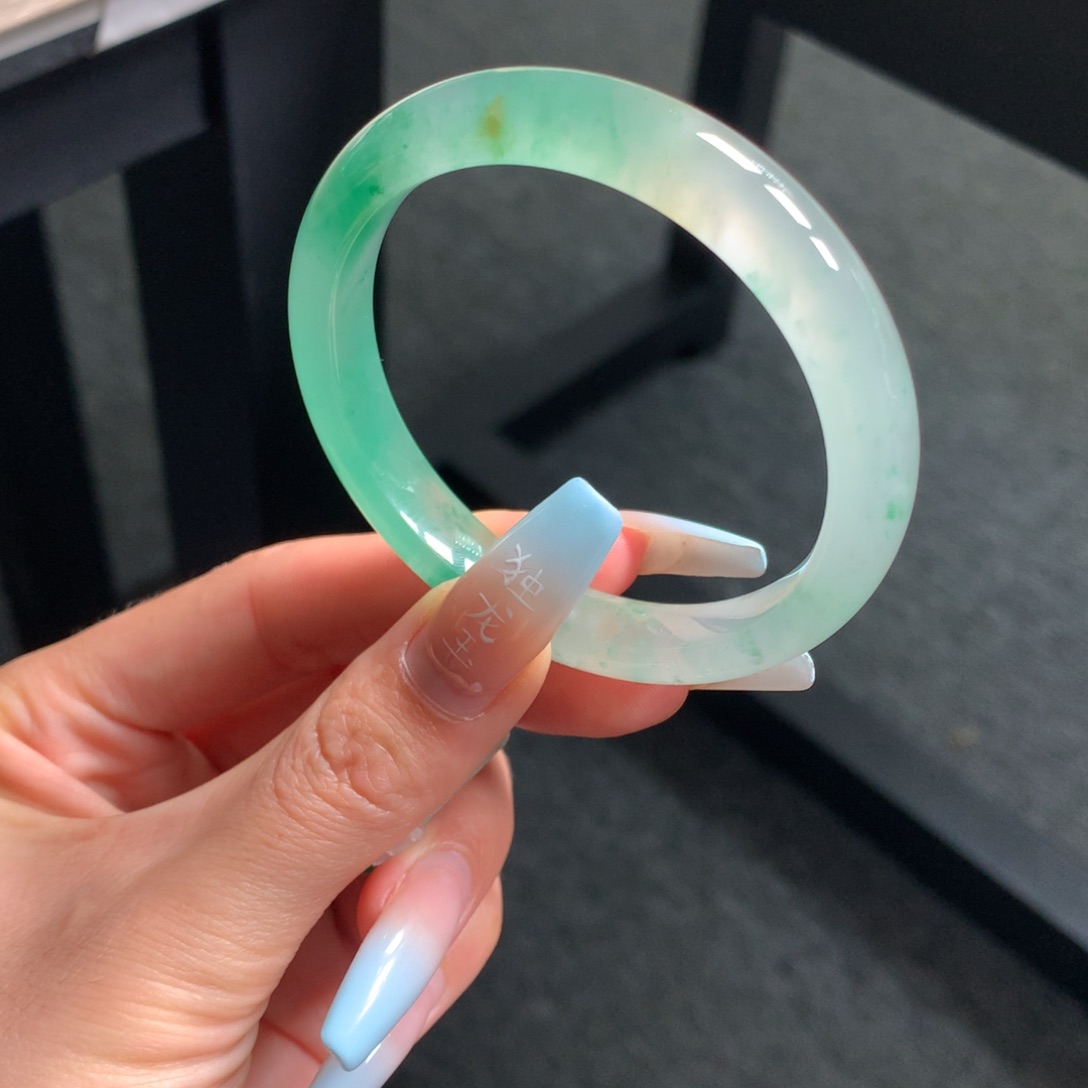 石英质玉手镯未镶嵌?****咪