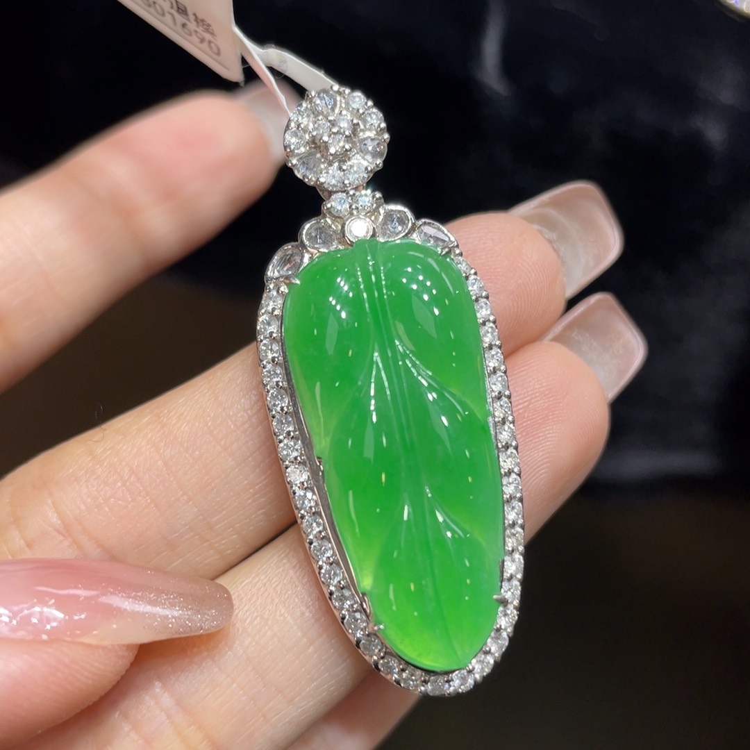 翡翠颈饰18K金镶嵌天然缅甸翡翠