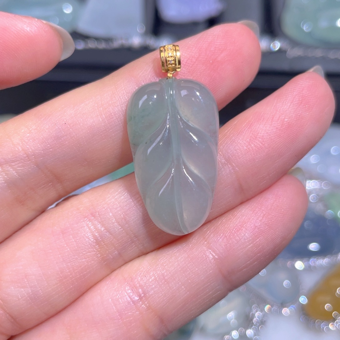 颈饰18K金镶嵌翡翠翡翠