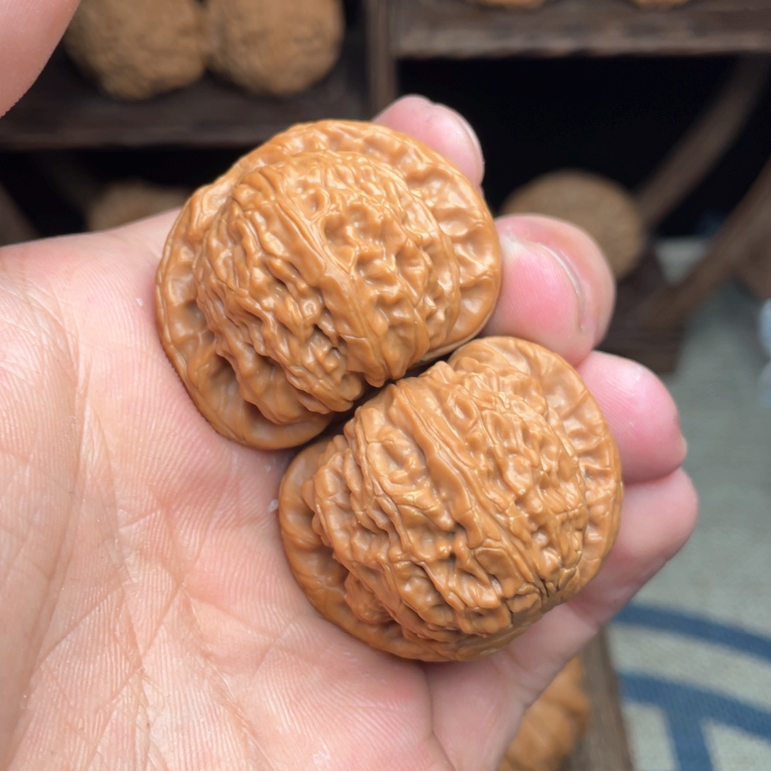 文玩核桃吊坠37.9毕业老树白狮子