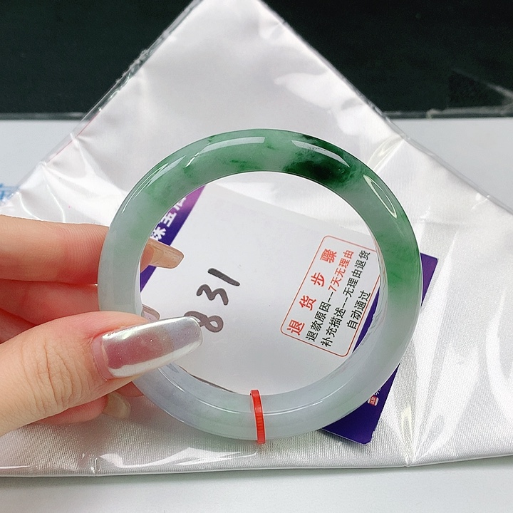 翡翠手镯未镶嵌翡翠手镯