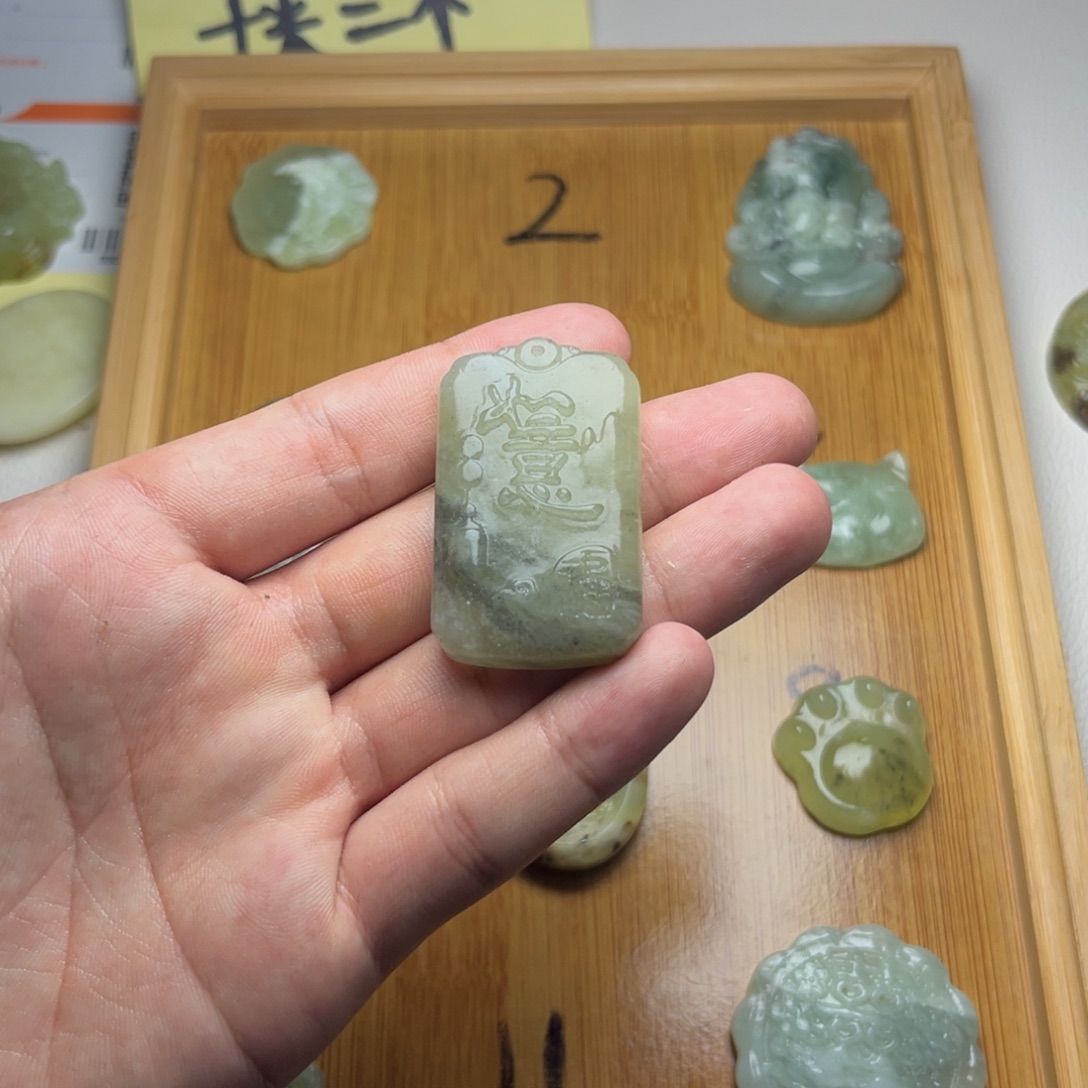 用***6蛇纹石玉未镶嵌颈饰