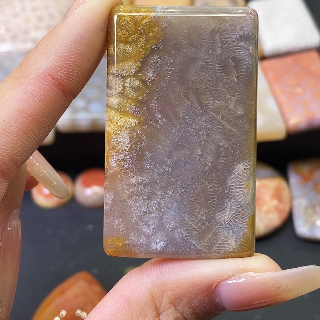 硅化玉颈饰合金花**贵
