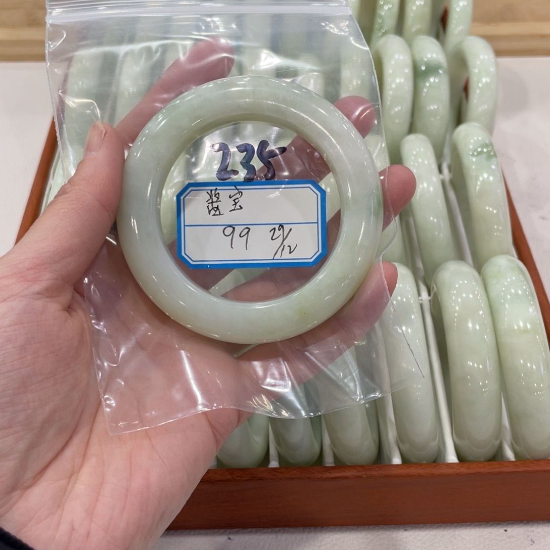 ****宝蛇纹石玉未镶嵌手镯