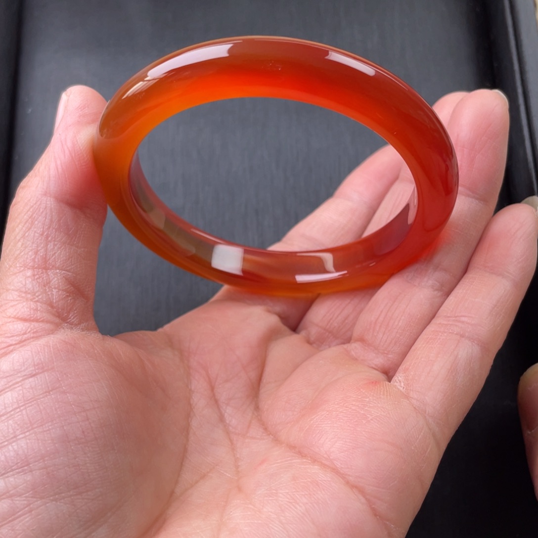 玛瑙/玉髓手镯未镶嵌@**草