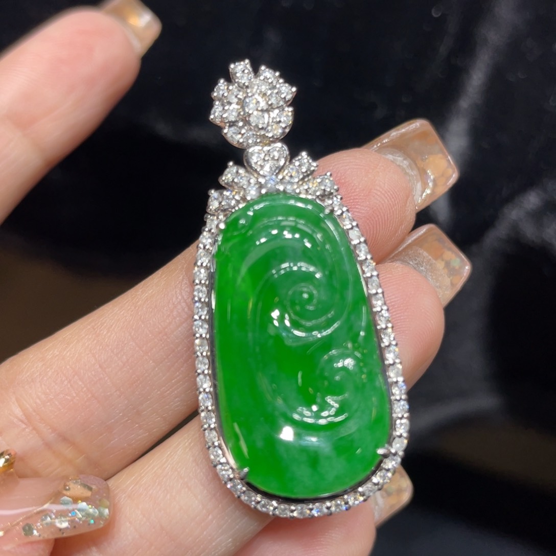 翡翠颈饰18K金镶嵌天然缅甸翡翠