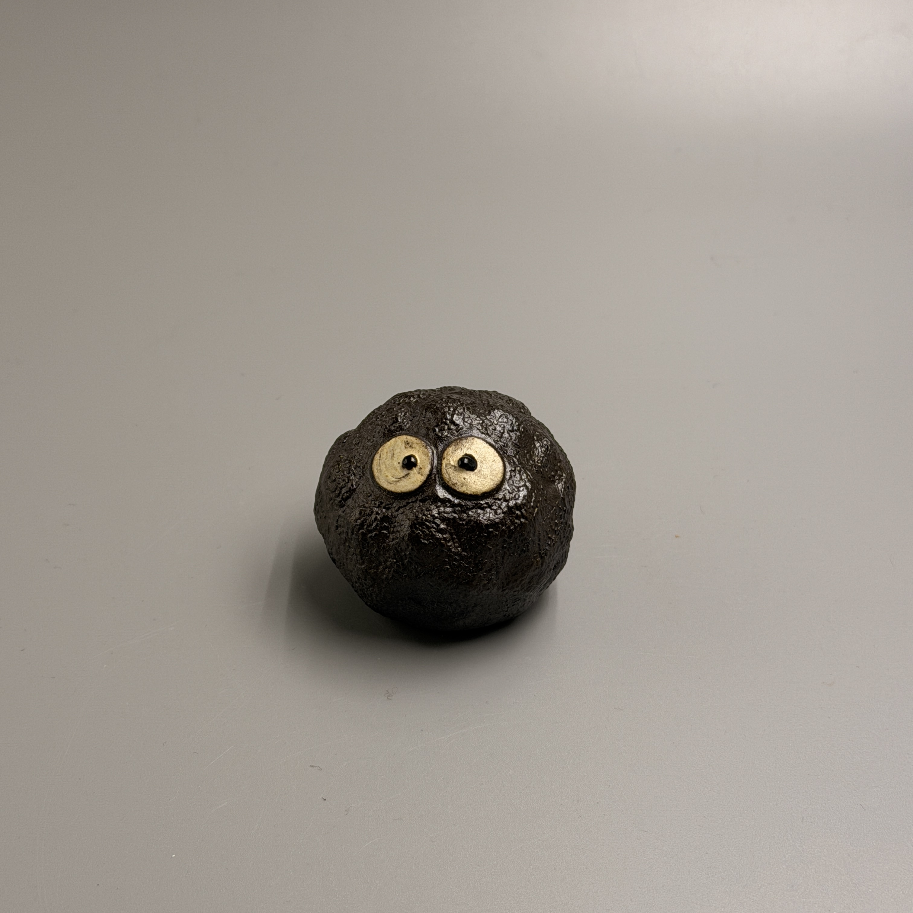 甄选《添一把火-小煤球》茶宠摆件