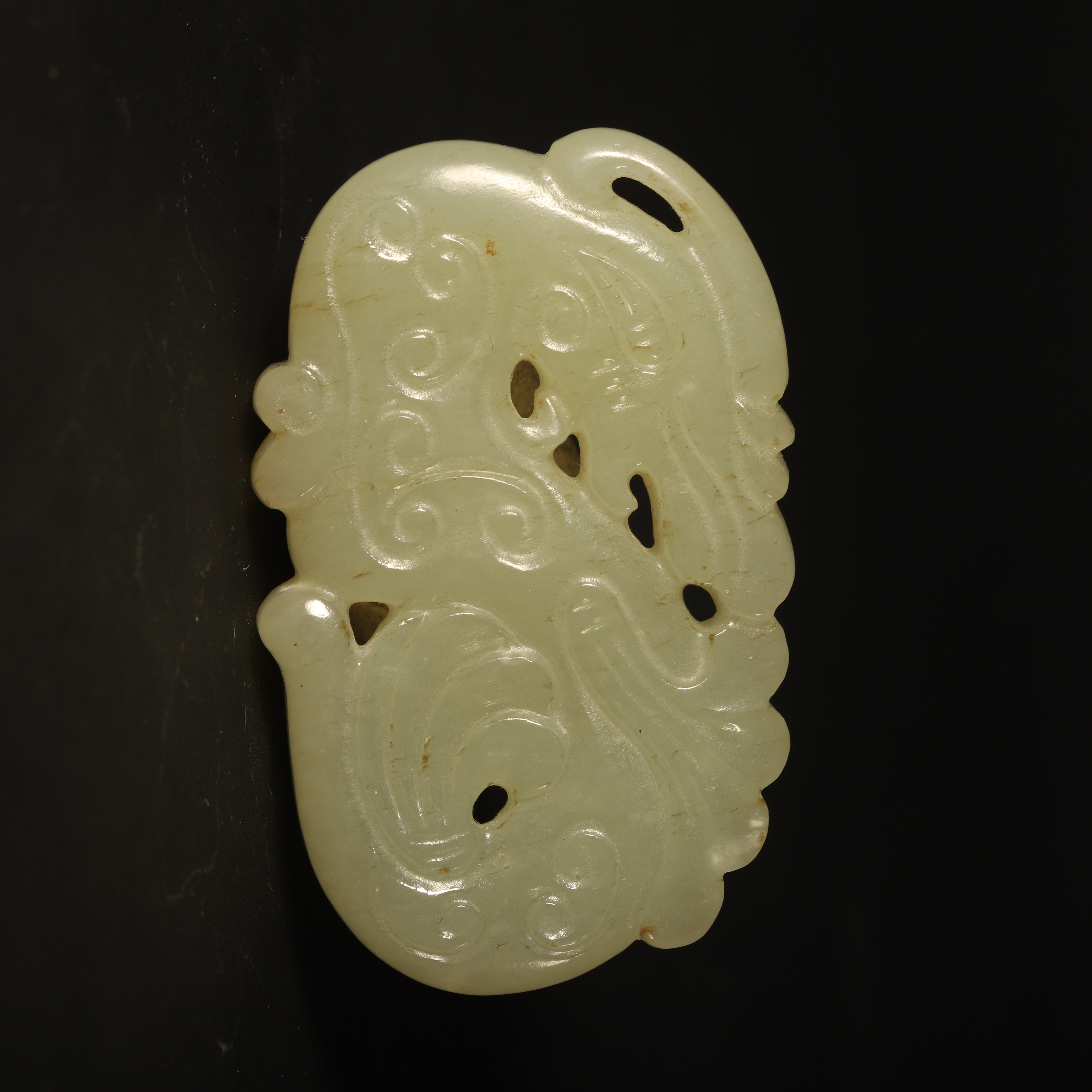 Lot08 清代和田玉龙形佩