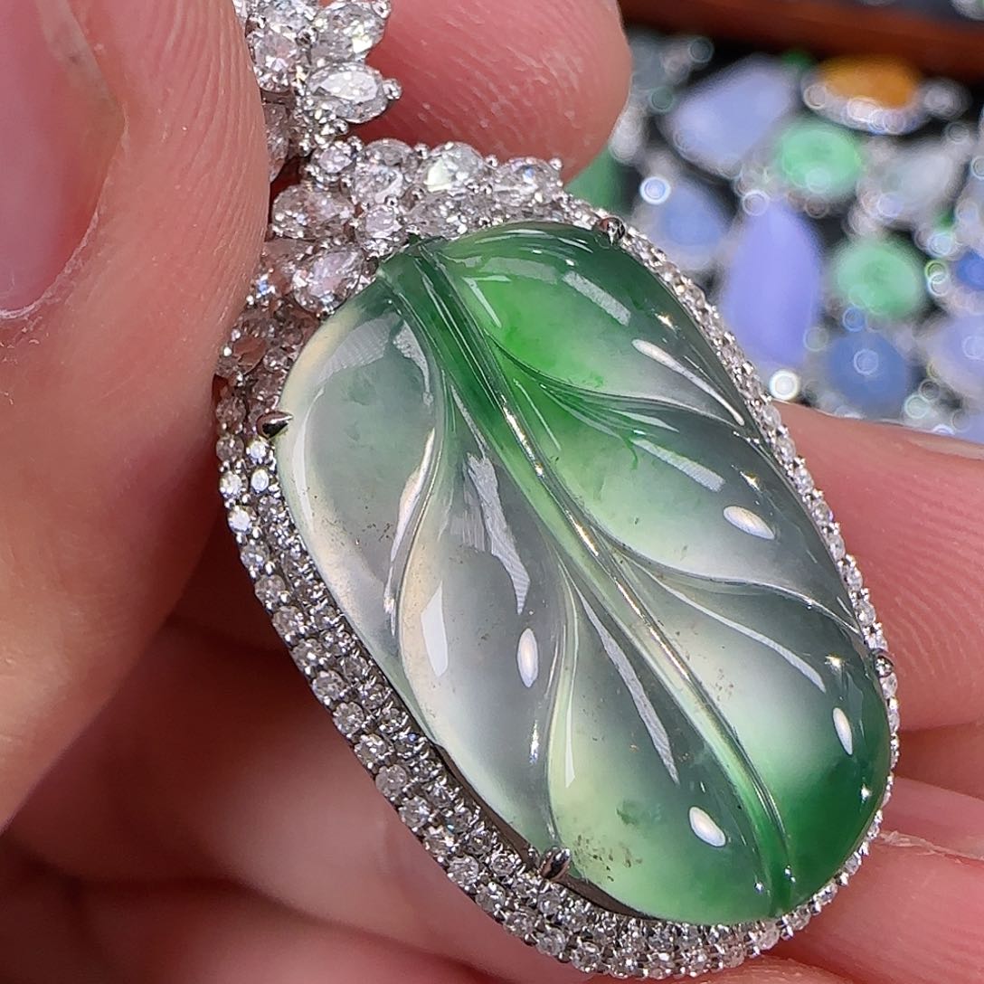 翡翠颈饰18K金镶嵌天然翡翠