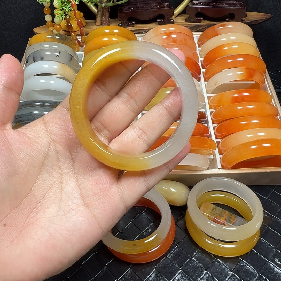 ****i石英质玉（黄龙玉）未镶嵌手镯