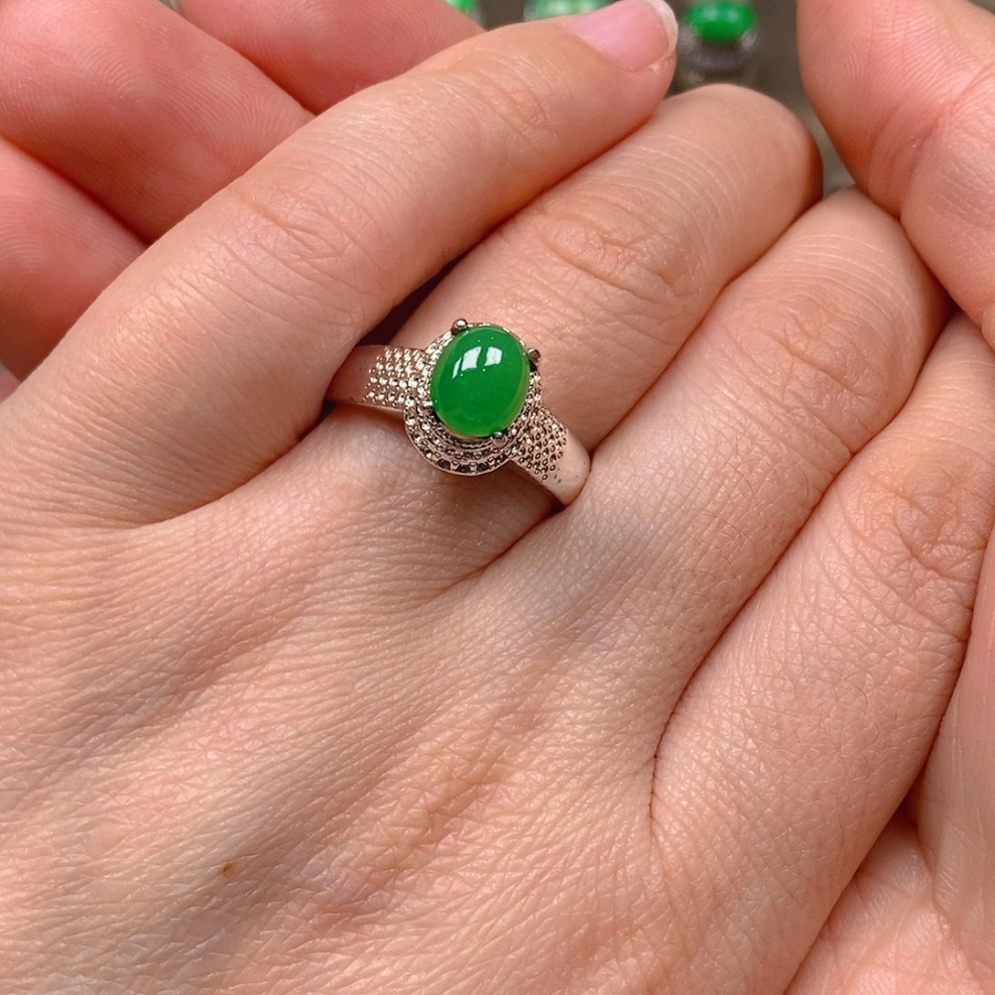 翡翠耳饰未镶嵌翡翠蛋面