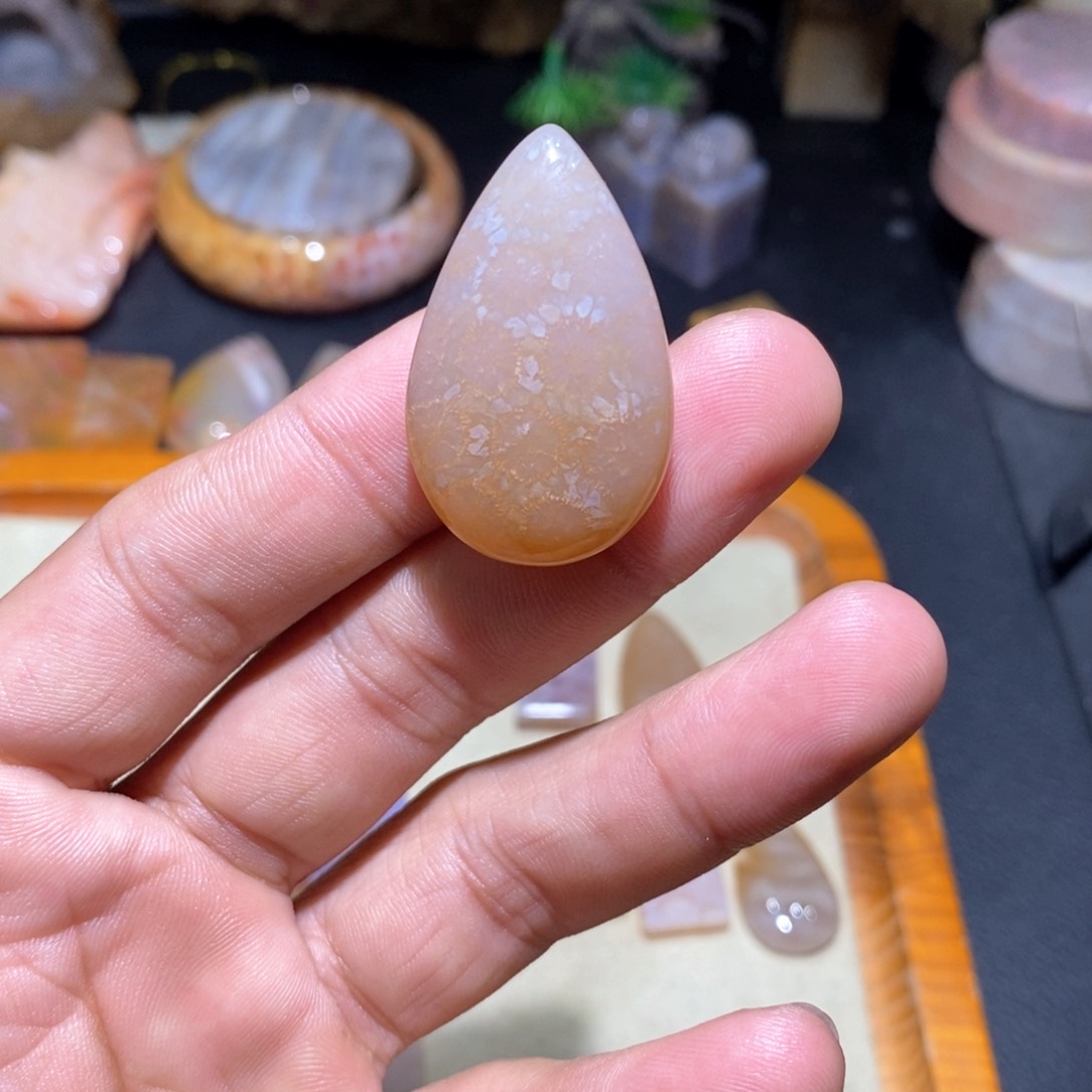 【闪购商品】硅化玉颈饰未镶嵌