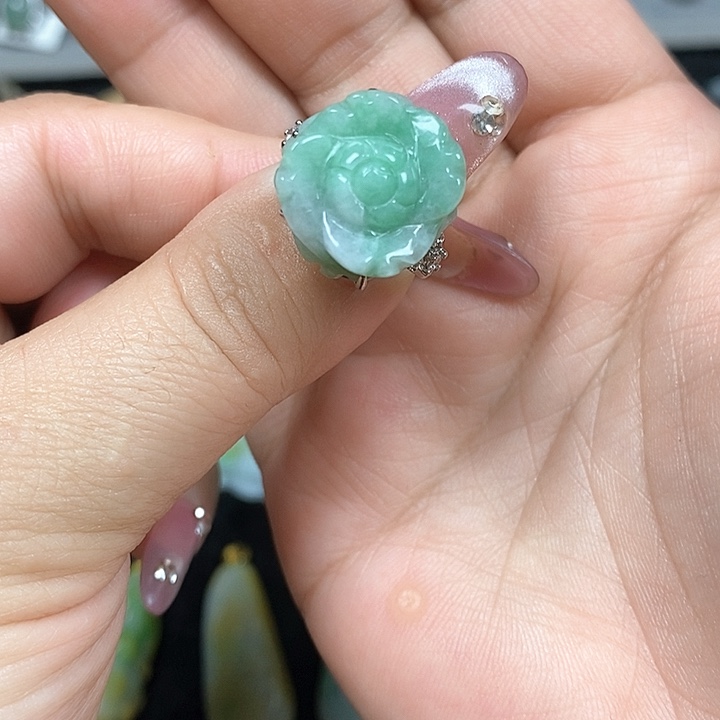 翡翠颈饰未镶嵌翡翠