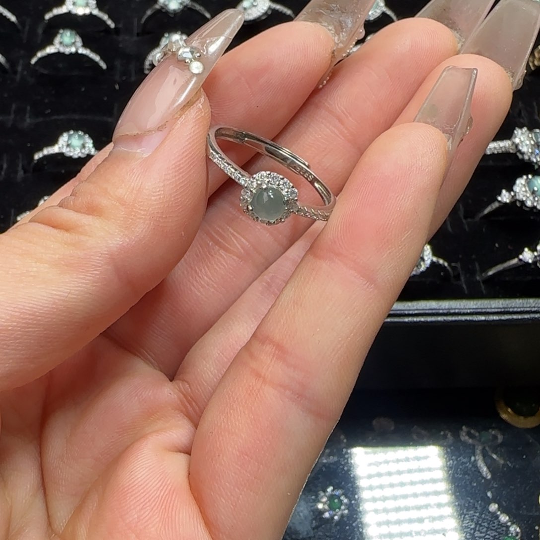 翡翠戒指银S925镶嵌翡翠戒指