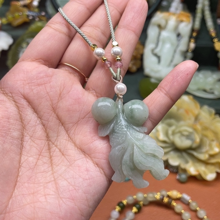 蛇纹石玉吊坠合金